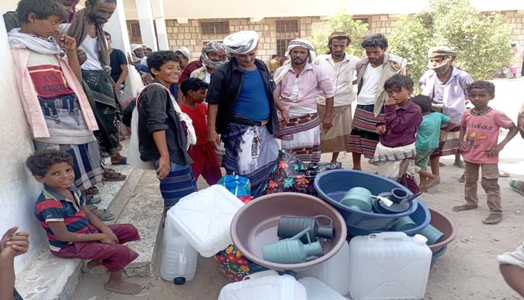 منظمة ادرا تدشن توزيع السلة الصحية لمنطقة حناذ وجول الهيل في مديرية احور