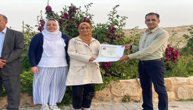 مصورة عدنية تفوز بالمركز الثاني في مخيم الشباب الدولي بالاردن 
