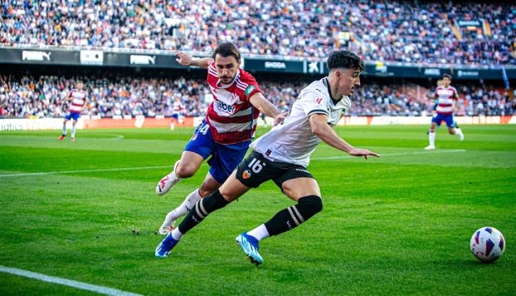 بشق الانفس.. فالنسيا يفوز على غرناطة في الدوري الإسباني
