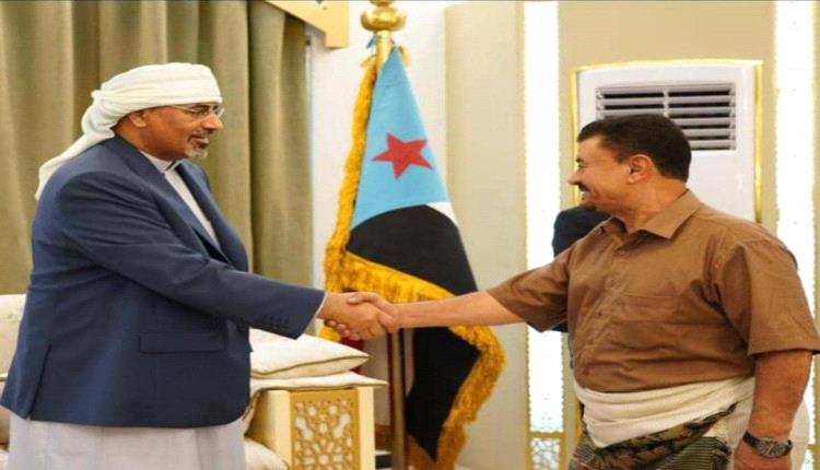 العميد صالح عاطف يهنئ الرئيس الزبيدي الذكرى الـ 56 لعيد الاستقلال