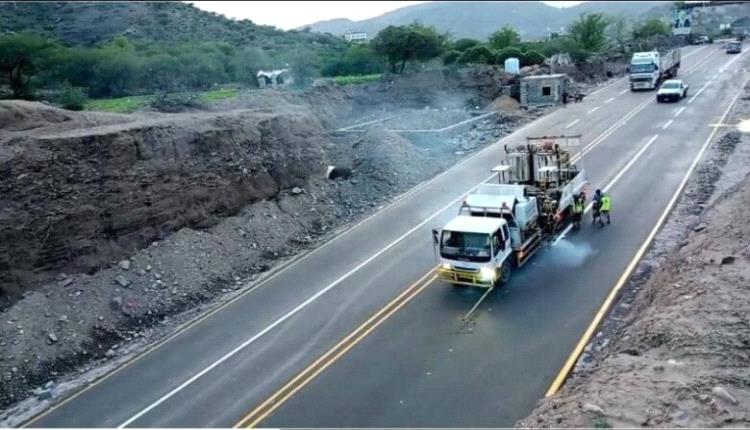 بتمويل صندوق الطرق.. إنجاز مشروع صيانة نقيل الربض في الضالع
