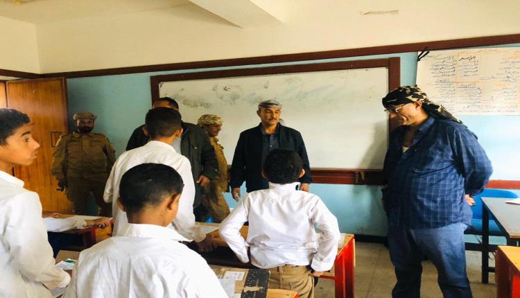 الجعفري والحيمدي يدشنان الامتحانات الفصلية في مدرستي عبادي ونجاة الأساسيتين بعاصمة الشعيب 

