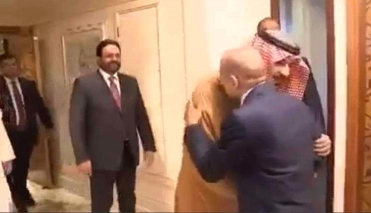 الخلافات بين العليمي و بن مبارك تبلغ ذروتها والرياض تتخذ إجراءات قوية لإعادة ضبط التوازن

