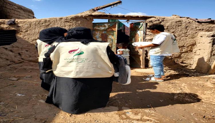 مؤسسة ذو النورين توزع ملابس شتوية وتدعم الفقراء في قرية الشقعة بمحافظة لحج