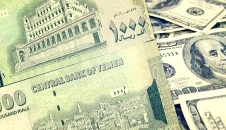 هبوط قياسي للريال اليمني.. واقتصاديون يحملون ميليشيا الحوثي المسؤولية