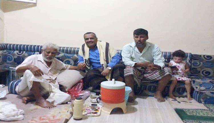 أمين عام مجلس القضاء الأعلى يزور الأديب "محمد أحمد الحاكم" في منزله 
