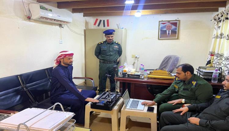مدير عام ميناء الوديعة البري  يدشّن العمل في إصدار البطائق الشخصية الذكية بالميناء
