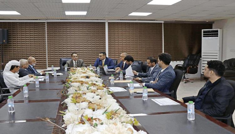 وحدة الصكوك والمنتجات الإسلامية تلتقي بالإدارة التنفيذية لبنك عدن الأول
