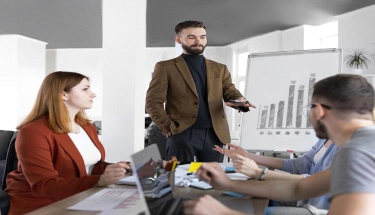 دراسة: السلوك المتقلب للمدير يقوض الروح المعنوية لدى موظفيه