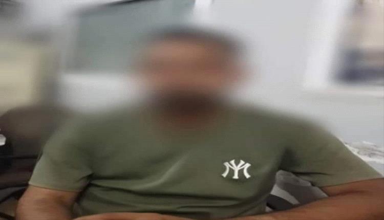 أمن العاصمة عدن يلقي القبض على أحد مروجي الحشيش بمديرية التواهي