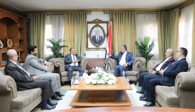 وزير النقل يلتقي سفير بلادنا لدى جمهورية مصر العربية 