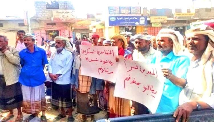 وزارة المالية تعلن بدء صرف مستحقات الموظفين العسكريين والأمنيين المبعدين عن وظائفهم 