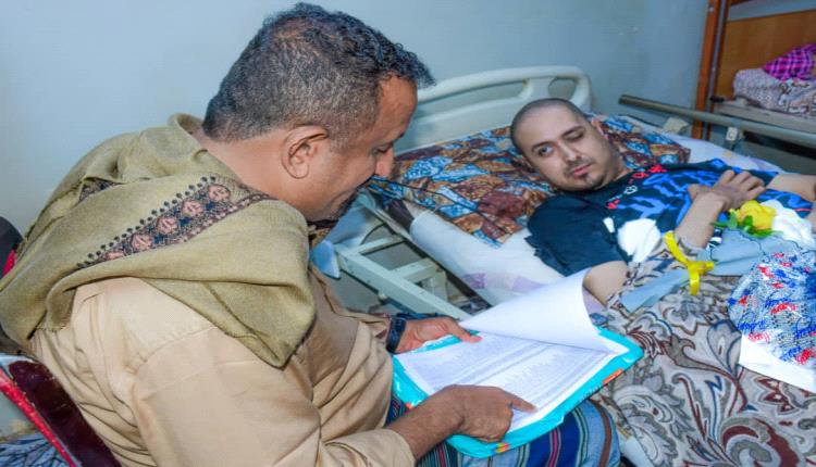 الوكيل النوبة يتفقد الجرحى والمقعدين خلال زيارته العيدية لهم في منازلهم بعدن