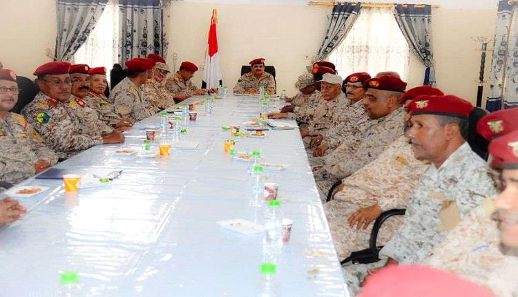 وزير الدفاع يستمع الى تقارير لجان المعايدة الميدانية