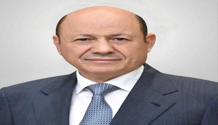 رئيس مجلس القيادة يعزي بوفاة الشيخ الهيال