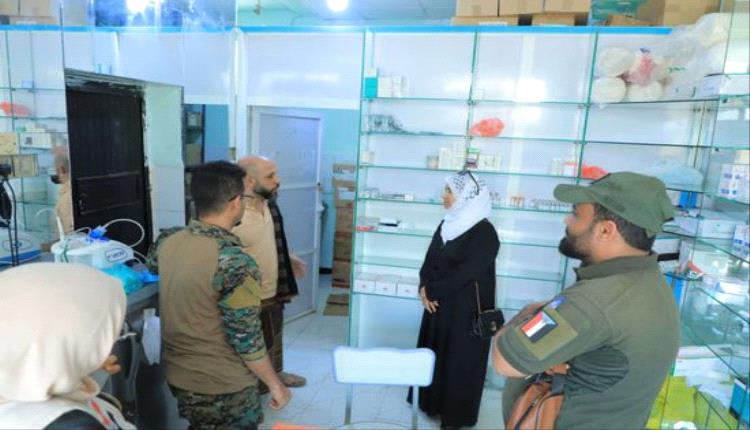 رئيسة هيئة الإغاثة في المجلس الانتقالي تزور السجن المركزي بعدن