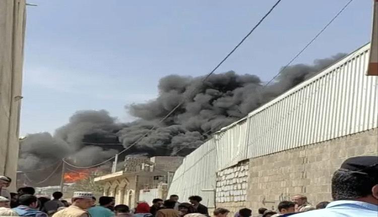 حريق هائل يلتهم مصنع إسفنج في صنعاء 