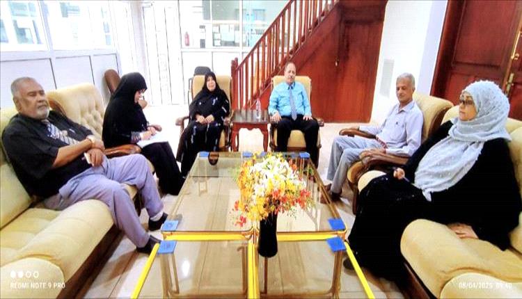 لجنة التفتيش بوزارة الخدمة المدنية تتابع الانضباط الوظيفي في هيئة المنطقة الحرة بعدن