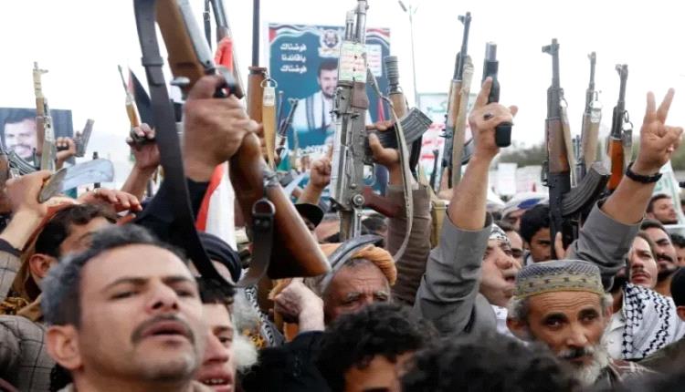 هجـ.ـوم بري وتصـ.ـفية عبدالملك الحـ.ـوثي .. صحيفة أمريكية تكشف تفاصيل خطة منسقة لتطبيقها في اليمن!
