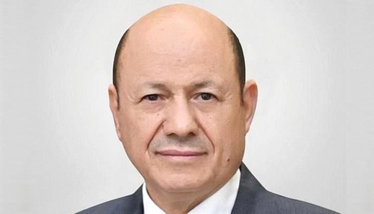 رئيس مجلس القيادة الرئاسي يعزي عضو المجلس طارق صالح