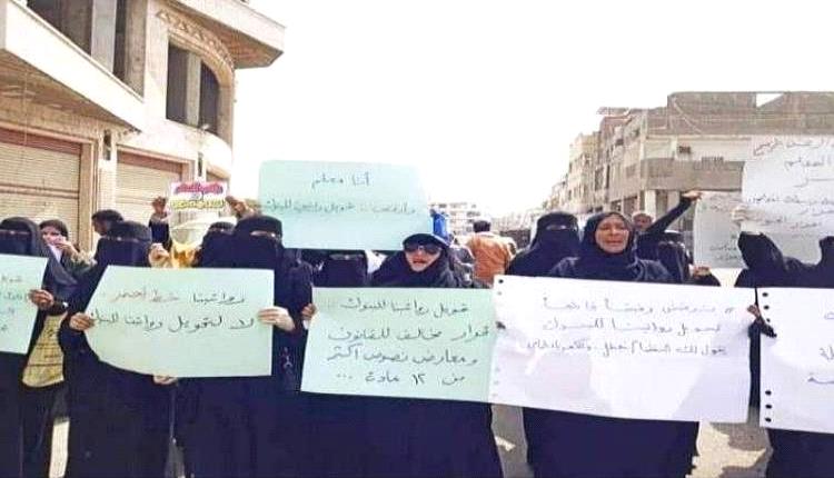 طلاب ثالثة ثانوي يحملون مجلس القيادة ورئيس الوزراء مسؤولية مايحدث
