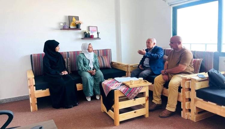النقيب باحشوان يبحث مع مسؤولة منظمة الصحافة الفرنسية سُبل التعاون المشترك.  