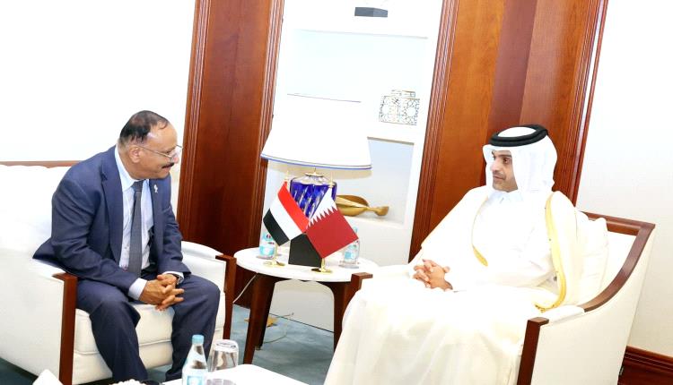 وزير النقل يلتقي نظيره القطري لبحث اوجه التعاون المشترك ويتقدم بطلب فتح الرحلات الجوية بين مطاري عدن وحمد الدوليين
