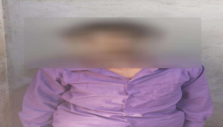 أمن العاصمة عدن يلقي القبض على  متهم بسرقة عدد من المنازل بمنطقة الحسوة
