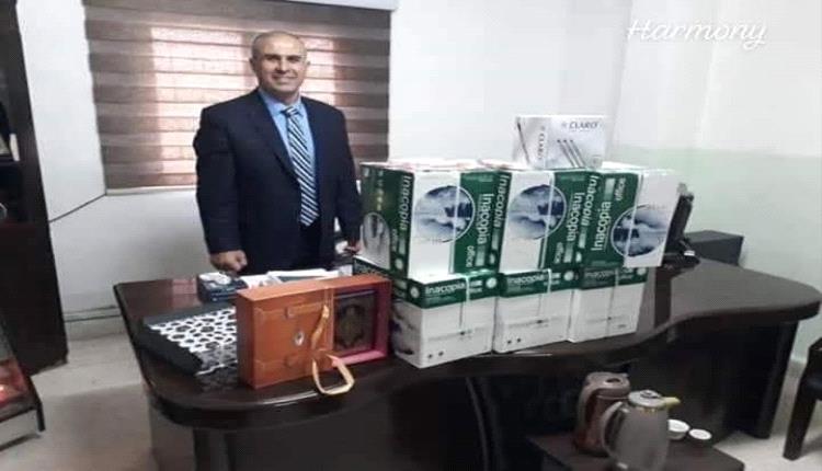 بعد احالته على #التقاعد: #موظف يودع مكتبه بطريقة فريدة