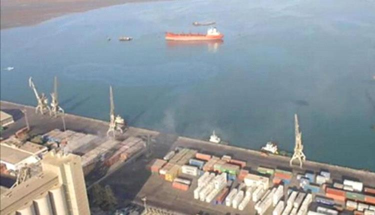 احتجاز طاقم هندي على متن ناقلة نفط بميناء رأس عيسى