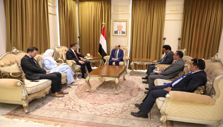 وزير الخارجية يلتقي القائم بأعمال السفارة التركية لدى اليمن
