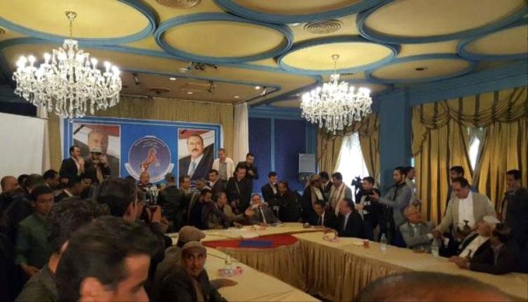 صنعاء.. مسلّـ، حون حوثيـ، ون يقتحمون اجتماعًا لقيادة المؤتمر برئاسة أبو رأس