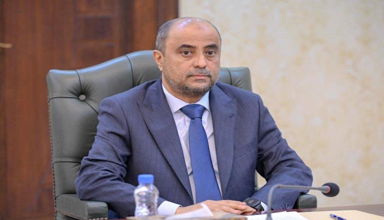 رئيس مجلس الوزراء يتهم هذه الجهة بعرقلة وتأخير الدعم الخارجي للحكومة
