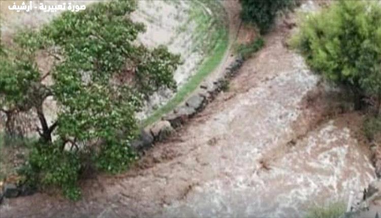 سيول جارفة تودي بحياة ثلاثة أشخاص وتلحق خسائر فادحة في جبل الشرق بذمار


