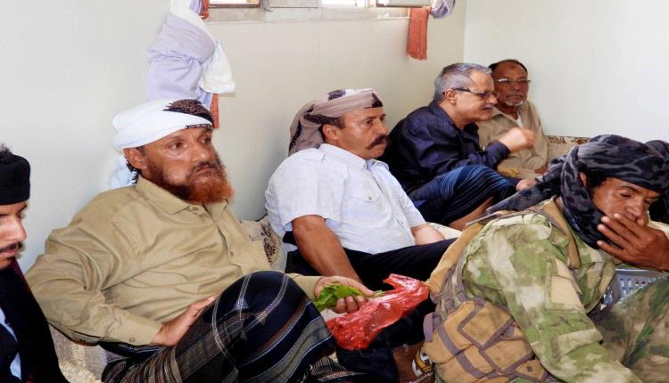 وفد عسكري رفيع من الضالع يتقدمه قائد اللواء الأول صاعقة يعزي القائد أبو بكيل الحالمي في حالمين