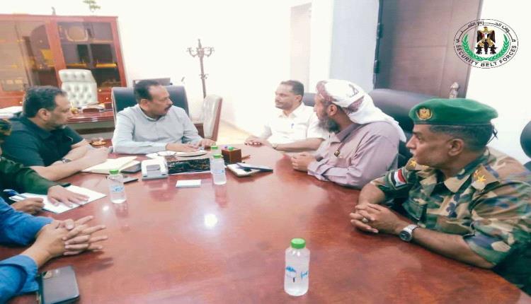 مدير علاقات الحزام الأمني يلتقي مدير عام صندوق صيانة الطرق والجسور في العاصمة عدن