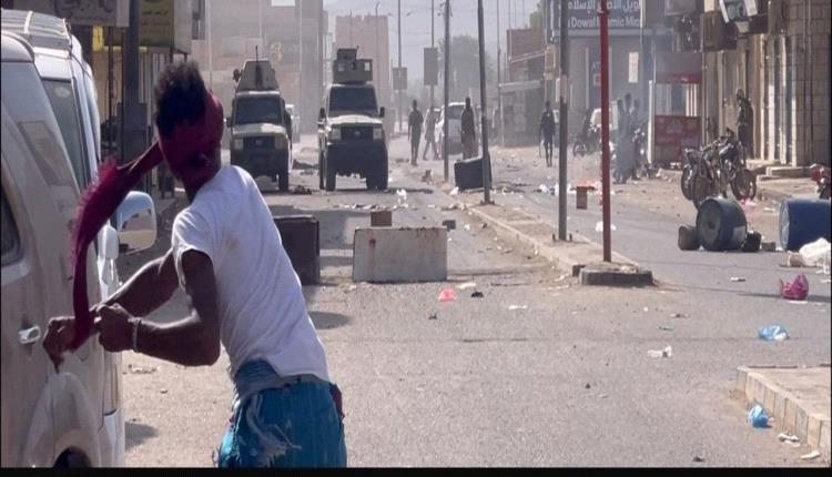 عاجل : قوات المنطقة العسكرية الأولى تعتقل 35 شابًا من أبناء تريم وتحتجزهم في سيئون "اسماء"