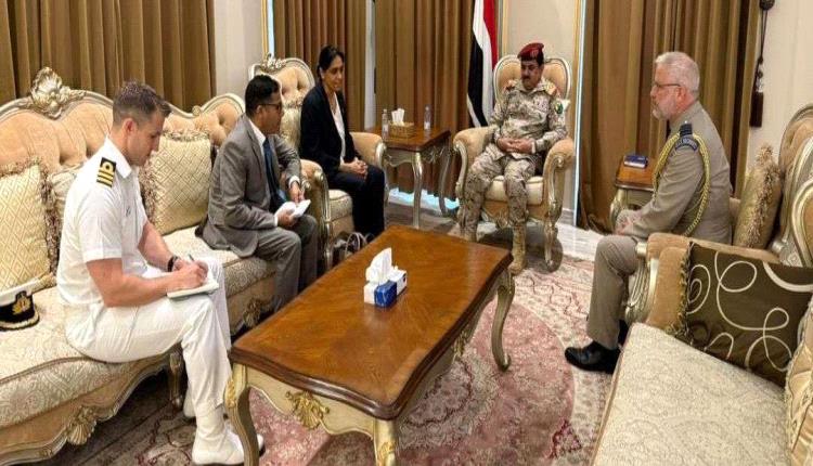 وزير الدفاع يبحث مع السفيرة البريطانية مستجدات الأوضاع الأمنية والعسكرية