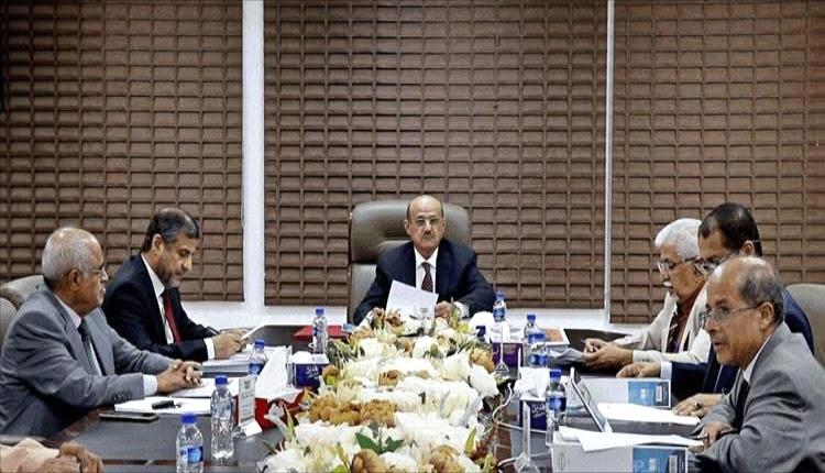 عاجل : تفاصيل إجتماع هام لقيادة البنك المركزي اليمني بخصوص استقرار العملة المحلية
