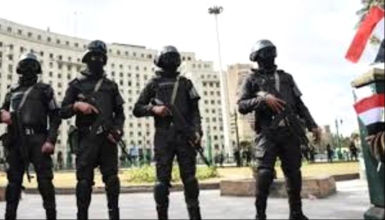 مصري يرتكب جريمة مروعة أمام المارة في الشارع
