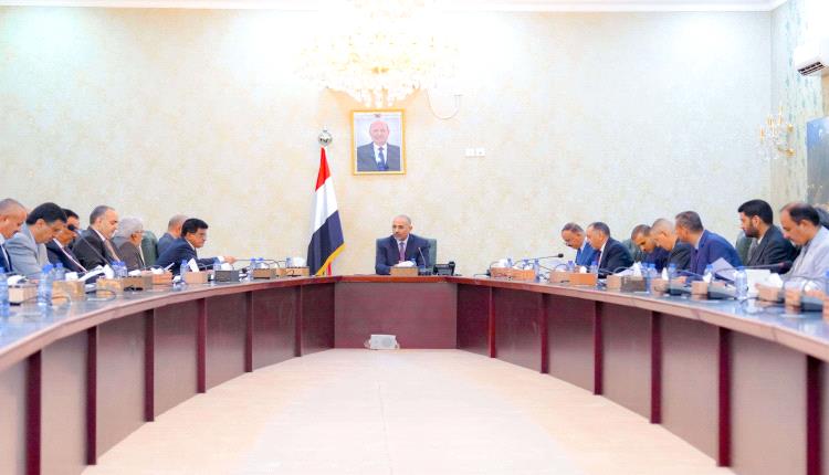 اللجنة العليا للإيرادات تشدد على إلزام كافة الجهات الحكومية بتوريد إيراداتها إلى البنك المركزي
