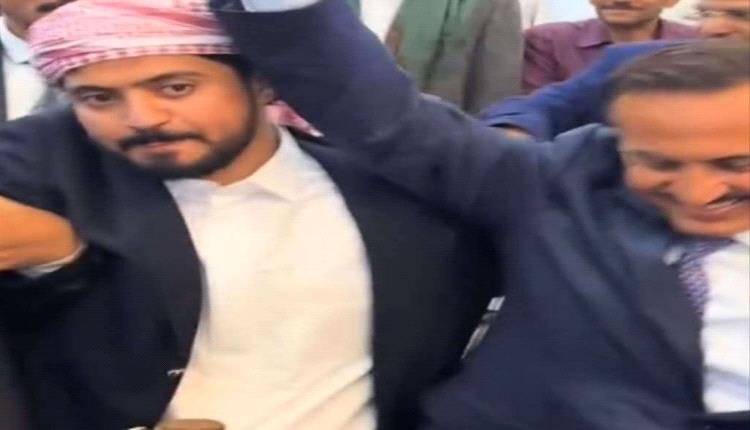 من هو الرجل الظل؟ الكشف عن هوية الحارس الشخصي لأحمد علي عبدالله صالح
