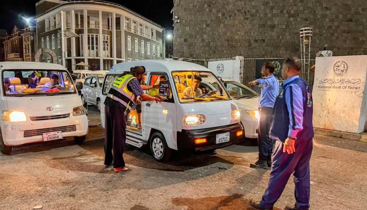 عدن : مكتب النقل وشرطة السير في صيرة ينفذان حملة لضبط أسعار المواصلات 