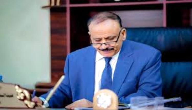 وزير النقل يشدد على حظر استخدام العملات الأجنبية في المعاملات الرسمية دعماً للعملة الوطنية