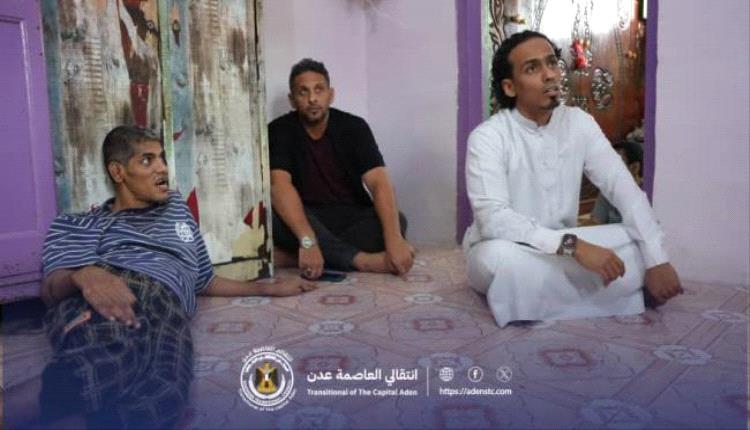 السقاف يتفقد أوضاع أسرة البيضاني بالقلوعة