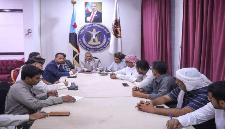 فريق التوجيه والرقابة الرئاسي يعقد لقاءً بالهيئة التنفيذية لانتقالي المهرة