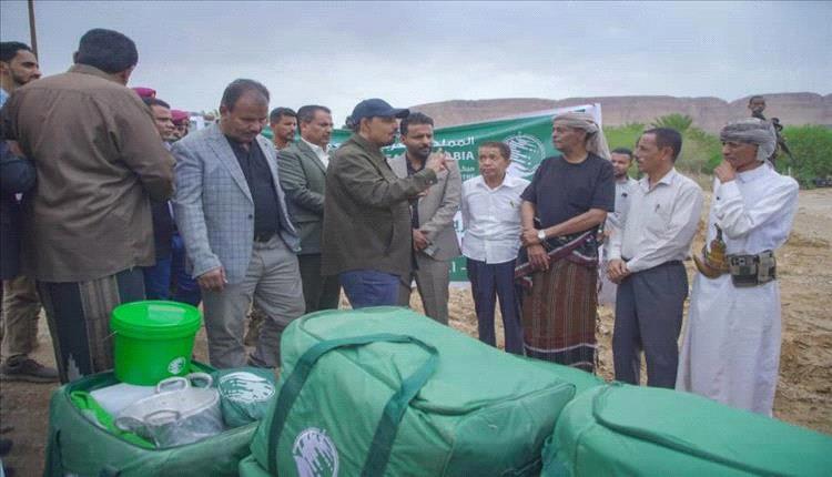 حضرموت: مركز الملك سلمان يدشن توزيع مساعدات إيوائية عاجلة للمتضررين من السيول
