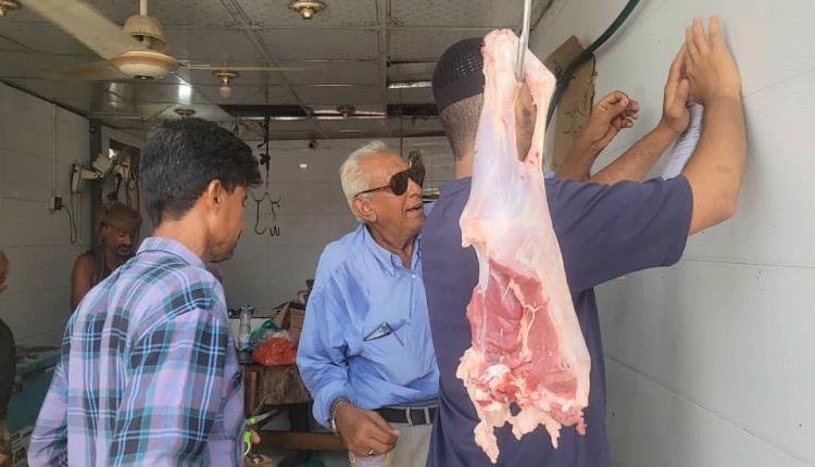 بتوجيهات مدير عام المديرية أحمد الداؤودي .. تنفيذ حملة لضبط أسعار اللحوم في المنصورة بعدن