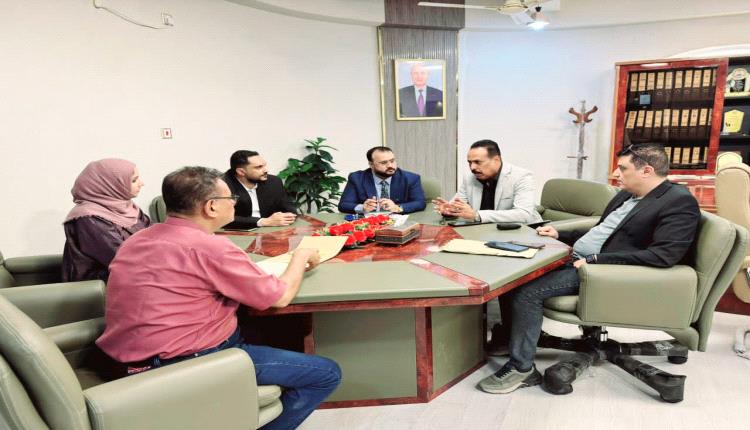 الأشغال العامة توقع عقوداً لمشاريع طارئة وإعادة تأهيل طرق استراتيجية بعدن وأبين