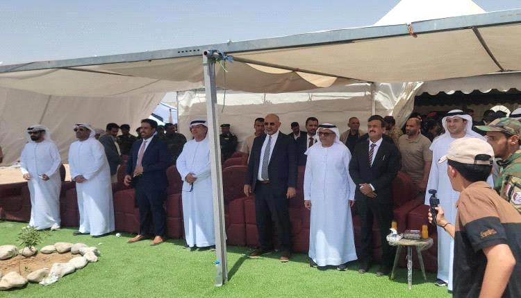 الرئيس الزُبيدي يفتتح مشروع محطة الطاقة الشمسية في شبوة 